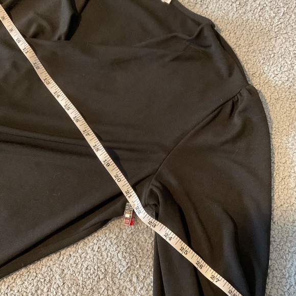 Black wrap style blouse - Picture 8 of 9